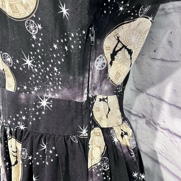 Disney‎ Peter Pan Clock Tie Front Cutout Dress Short Sleeve Retro Size Medium - Picture 9 of 13